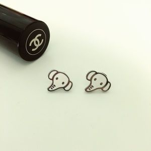 Cute elephant stud earrings (nwot)