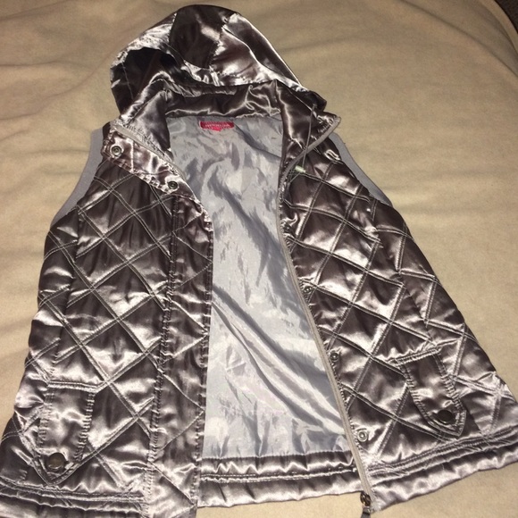 Meet your Posher, Toneel - Picture 2 of 3