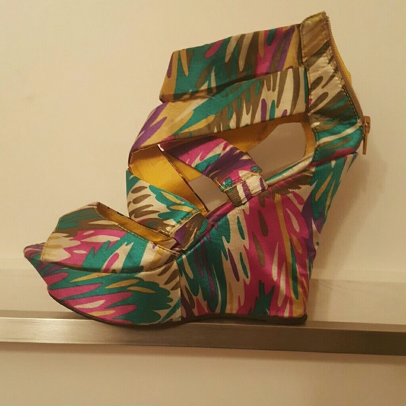 Multi-Color Wedges - Picture 2 of 2