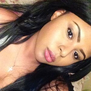 Meet your Posher, Rella