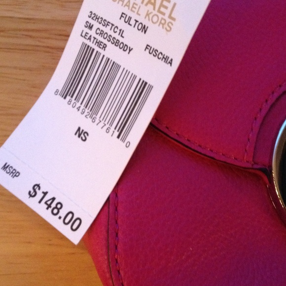 Michael Kors 🌸SOLD🌸 - Picture 3 of 4