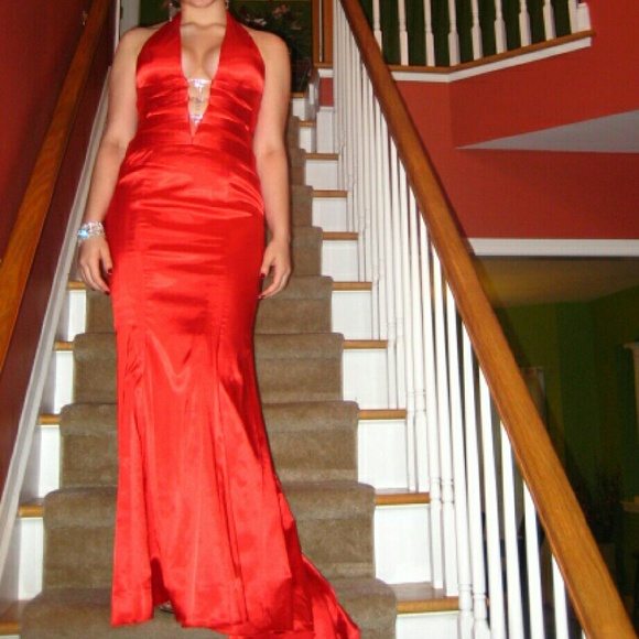 RED La Femme Prom/Evening Gown - Picture 2 of 4