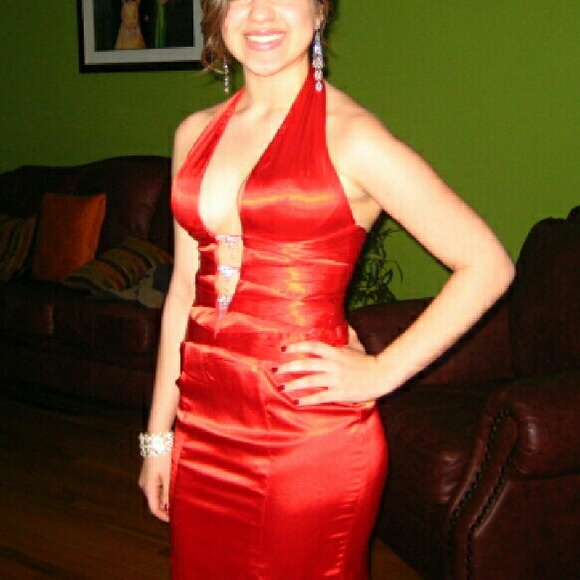 RED La Femme Prom/Evening Gown - Picture 3 of 4