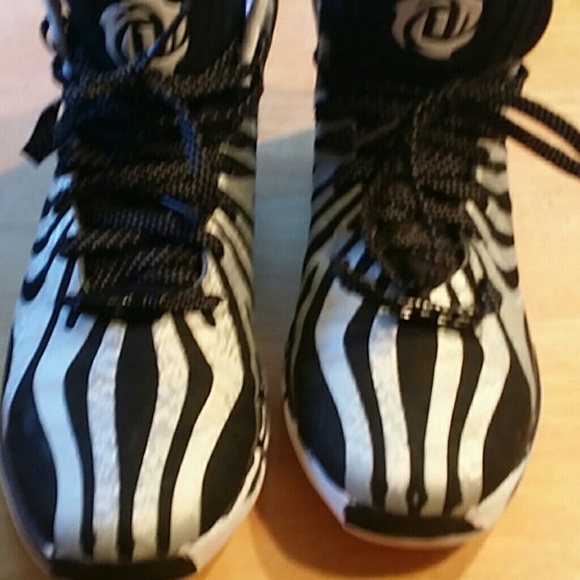 Mens Derick Rose "D Rose"  Adidas size 9/12