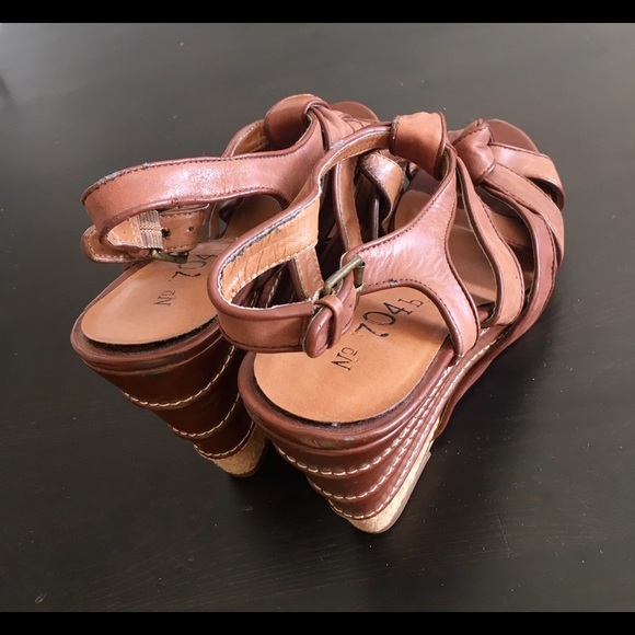 8 1/2 No. 704 B Brown Wedges - Picture 2 of 4