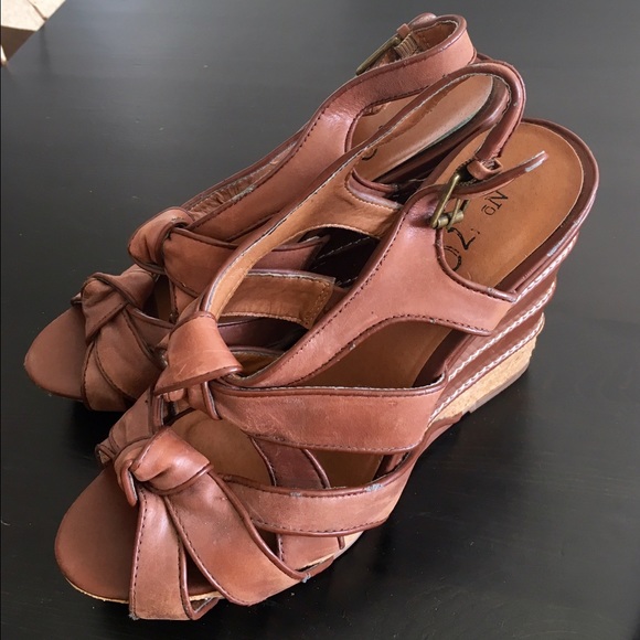 8 1/2 No. 704 B Brown Wedges - Picture 3 of 4