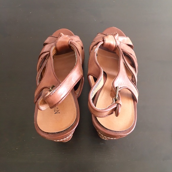 8 1/2 No. 704 B Brown Wedges - Picture 4 of 4