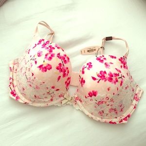 NWT Victoria Secret Very Sexy Push Up Bra