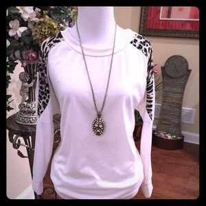 Leopard t shirt long sleeves.size small