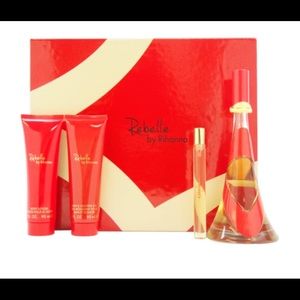 RIHANNA 4pc gift set  **In Box** Both sets for $35