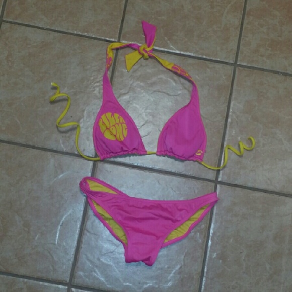 Billabong Bikini Swimsuit Size M
Reversible