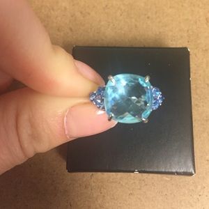 NWOT Avon Ring