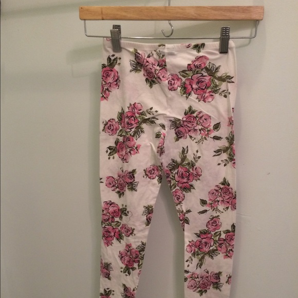 A super cute flowers pattern leggings