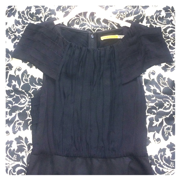 BRAND NEW Alice & Olivia Black Dress with Sleeves - Picture 1 of 4