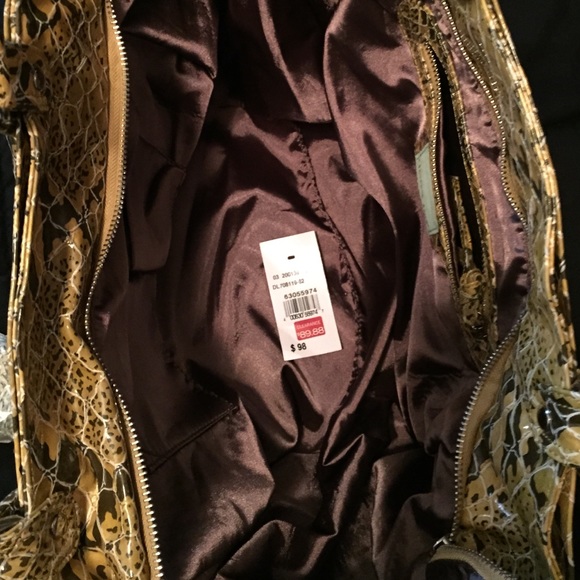 💥💥new Reduction💥Gold snake print shoulder bag. - Picture 8 of 8