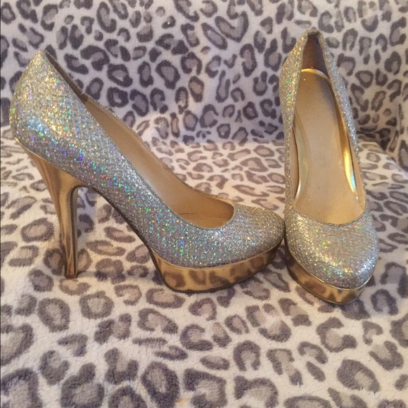 Formal, glitter and gold pump!