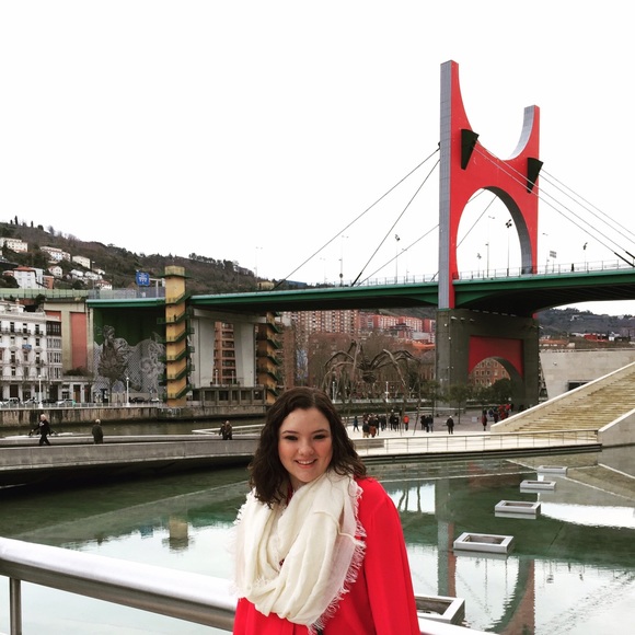 Meet your Posher, Tara - Picture 1 of 1