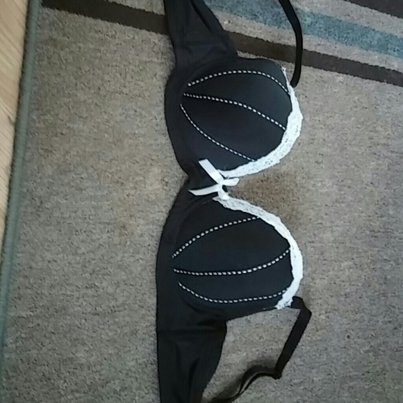 black bra with white lace