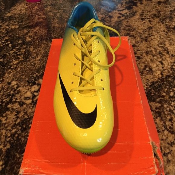 Women's Nike soccer shoes. Size 7 - Picture 2 of 2