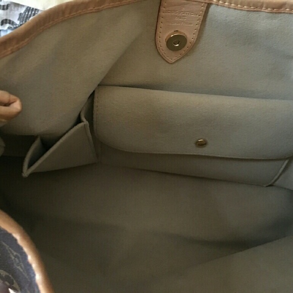 🌹SOLD! SOLD!🌹AUTHENTIC Louis Vuitton Galliera PM - Picture 2 of 4