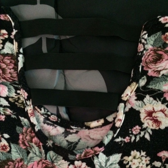 Open Back Floral Top - Picture 2 of 2