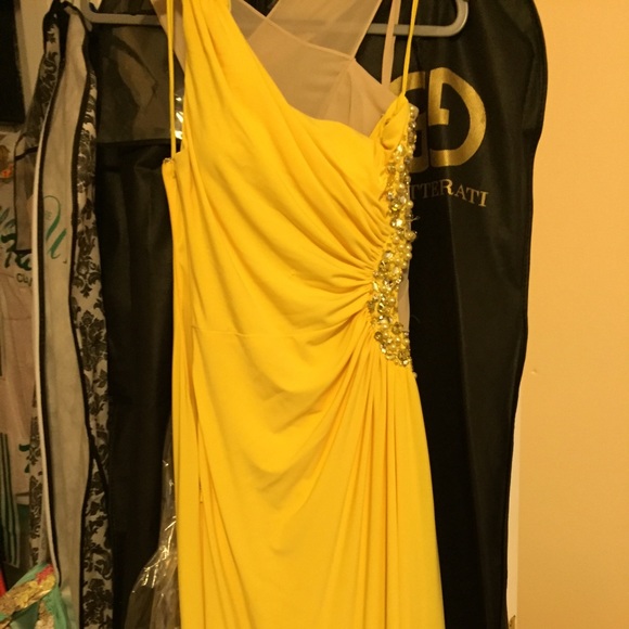 Yellow prom dress - Picture 2 of 4
