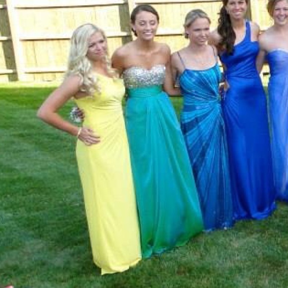 Yellow prom dress - Picture 3 of 4