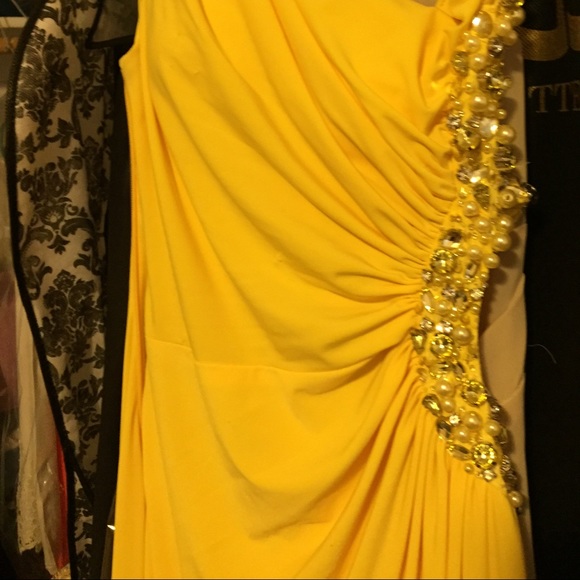 Yellow prom dress - Picture 4 of 4