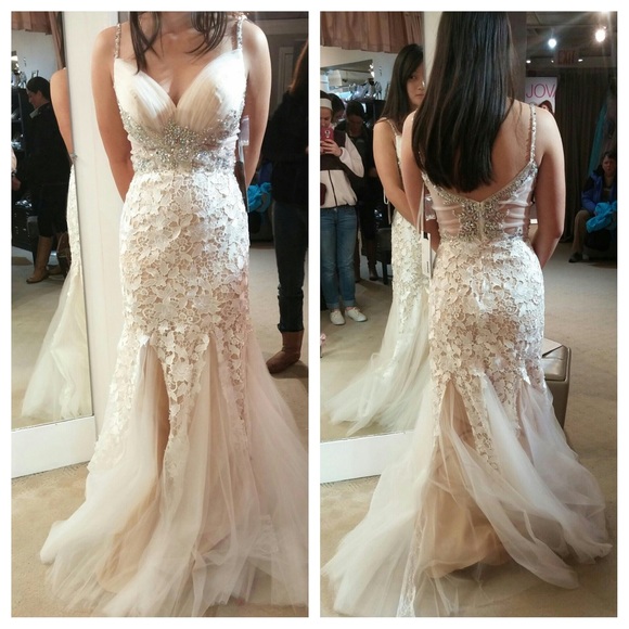 MacDuggal ivory/ white lace prom dress. Size 4.