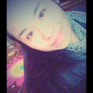 Meet your Posher, Adela