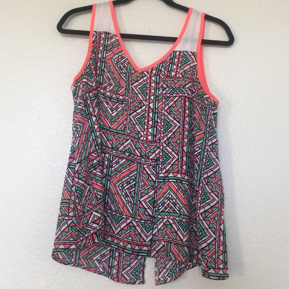 Adorable fluorescent color top.