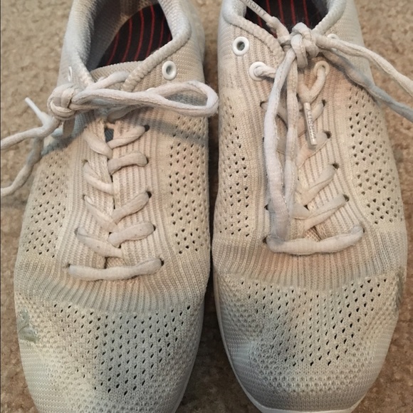 Varsity v-force cheer shoe- great used cond.