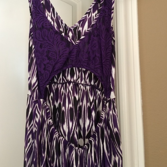 Very pretty high low dress with open back - Picture 4 of 4