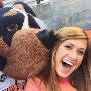 Meet your Posher, Olivia