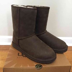 NWT UGG classic short leather brown boots