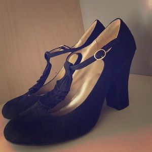 Mary Jane heels with ruffle detail.