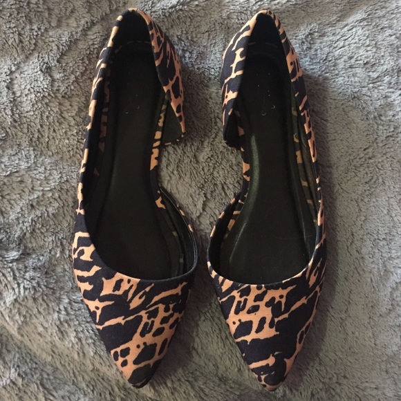 Navy/Peach Pointed Flats