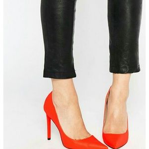 Point toe heels