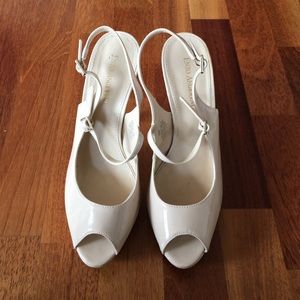 Enzo Angiolini ivory/nude Patent leather Heels