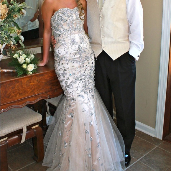 Jovani Prom Dress - Color: Cream - Size 0 - Picture 2 of 3