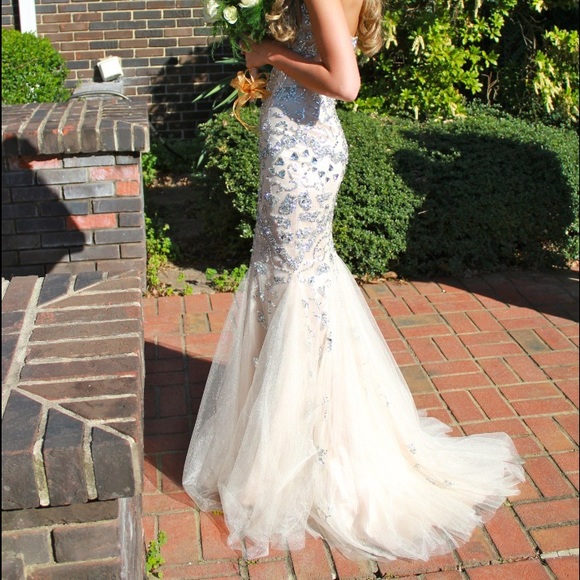 Jovani Prom Dress - Color: Cream - Size 0 - Picture 3 of 3
