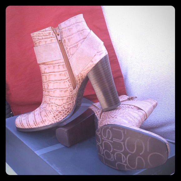 Ankle booties, size 8M, Jessica Bennett
