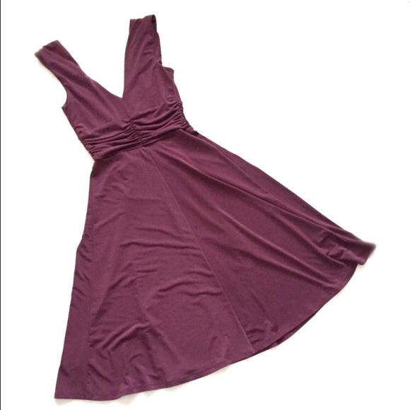 NWOT MAXANDCLEO PRETTY BURGUNDY DRESS - Picture 2 of 4