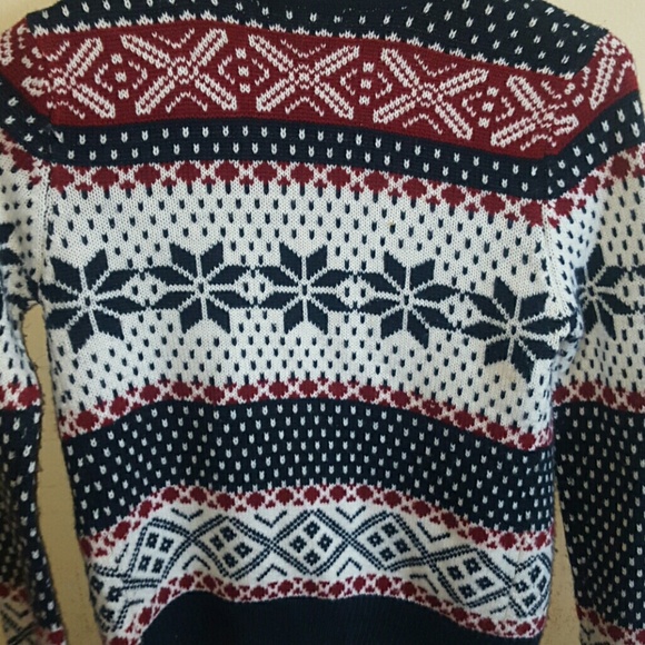 Sweater . - Picture 3 of 3