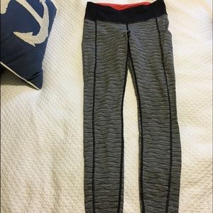 Lulu pants with side pockets!!! Sz. 6 Like NEW