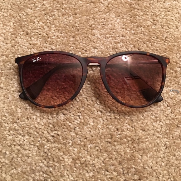 Erika Raybans