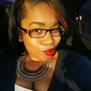 Meet your Posher, Derricka