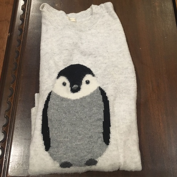 Adorable penguin sweater!