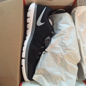 Mens Nike flex runs