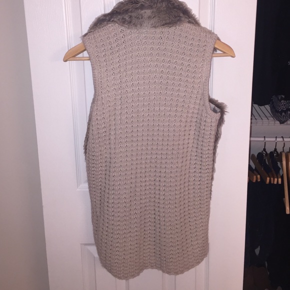 Faux Fur Vest with a Sweater Knit Back Size S - Picture 2 of 4